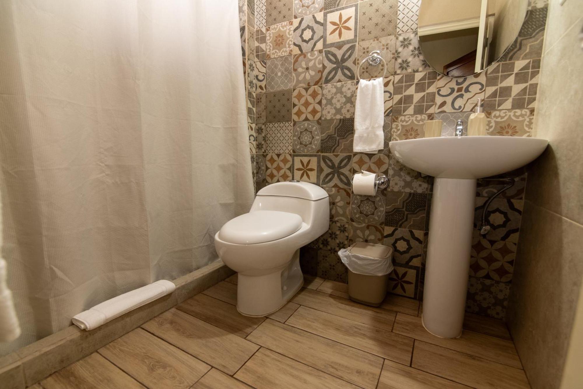 In & Out Hotel (Adults Only) Guatemala City Номер фото
