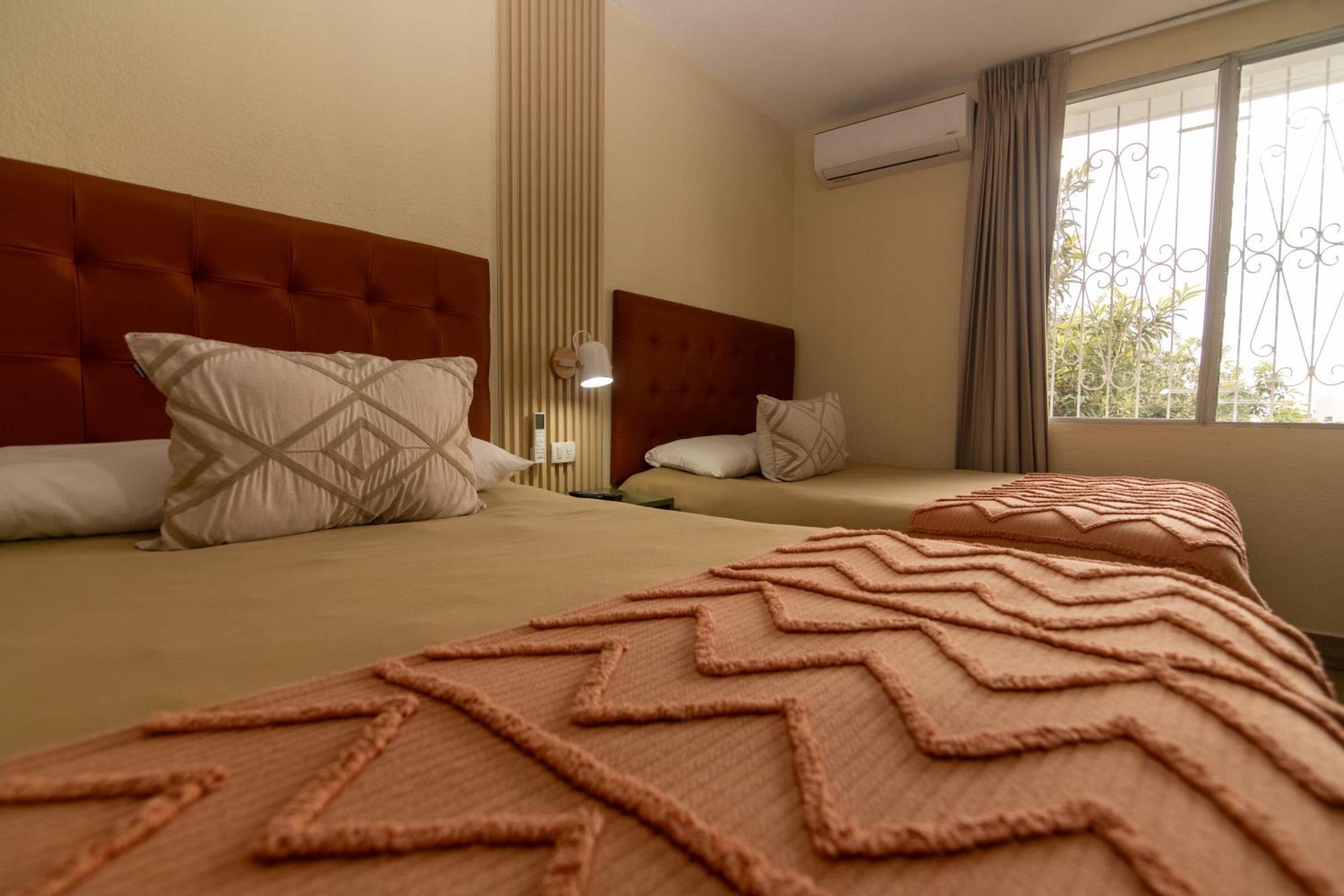 In & Out Hotel (Adults Only) Guatemala City Номер фото