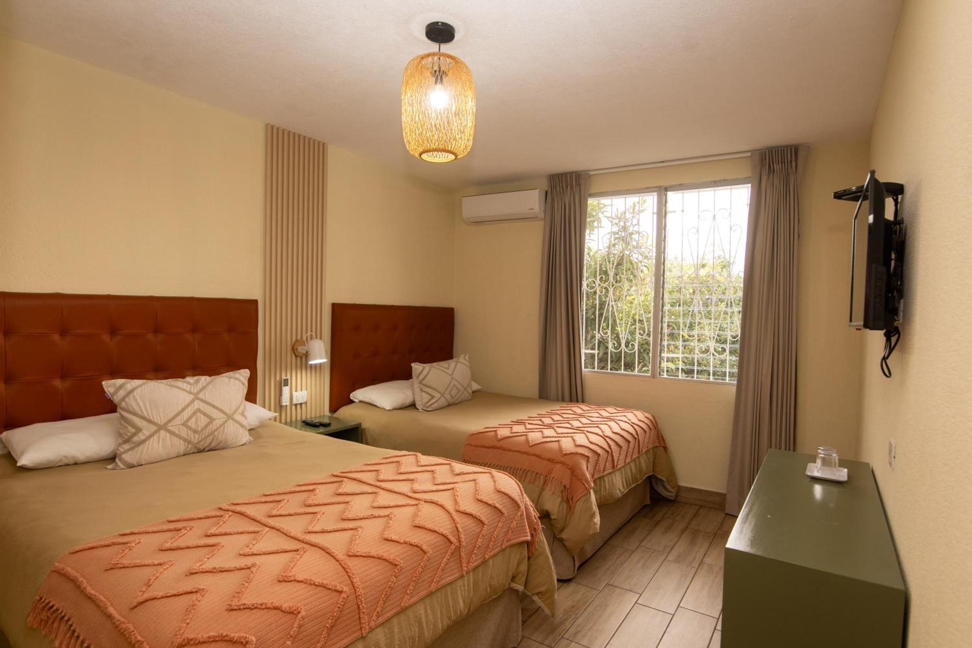 In & Out Hotel (Adults Only) Guatemala City Номер фото